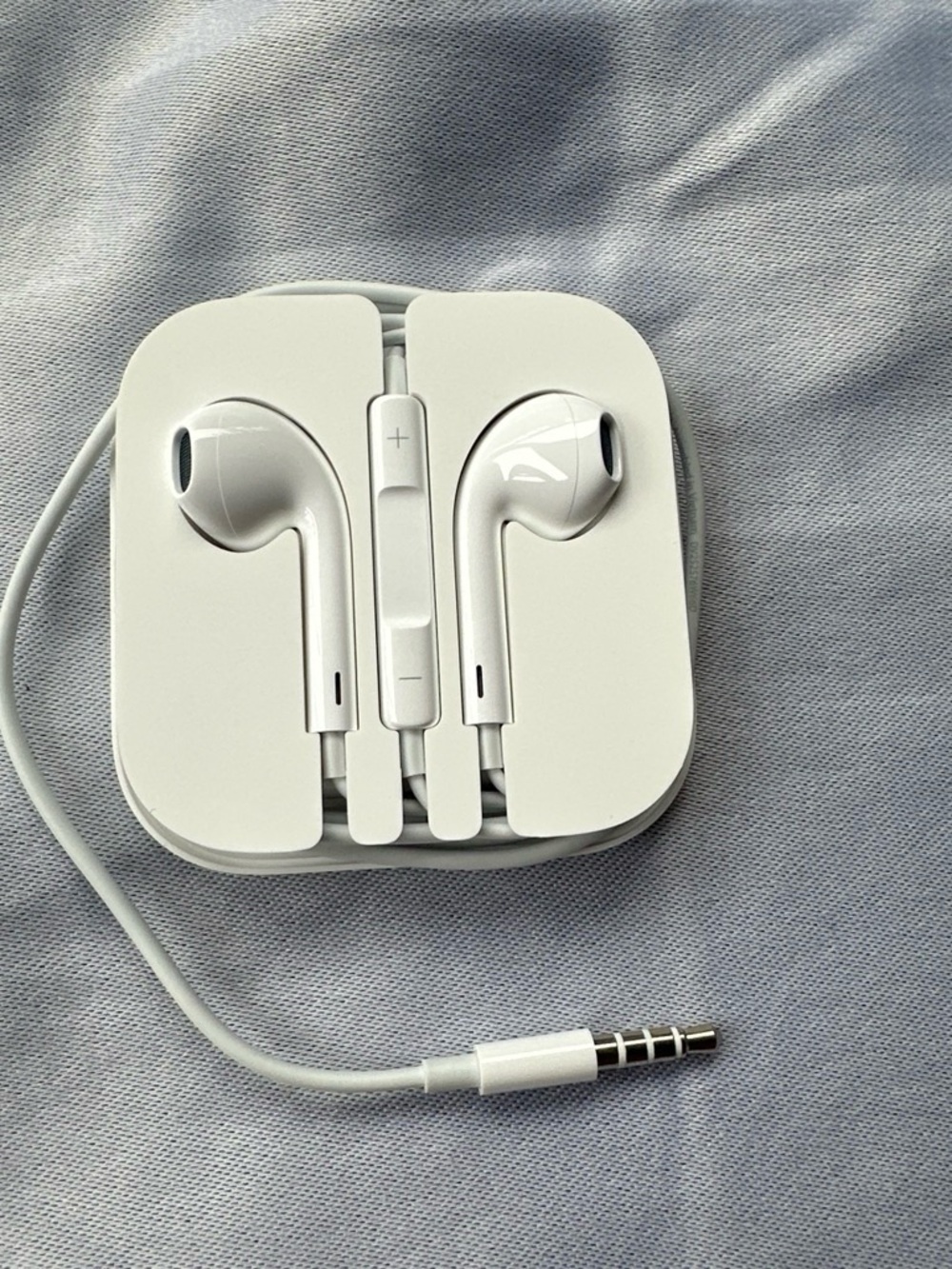 Apple White Wired Earbuds with Inline Remote and 3.5mm Jack